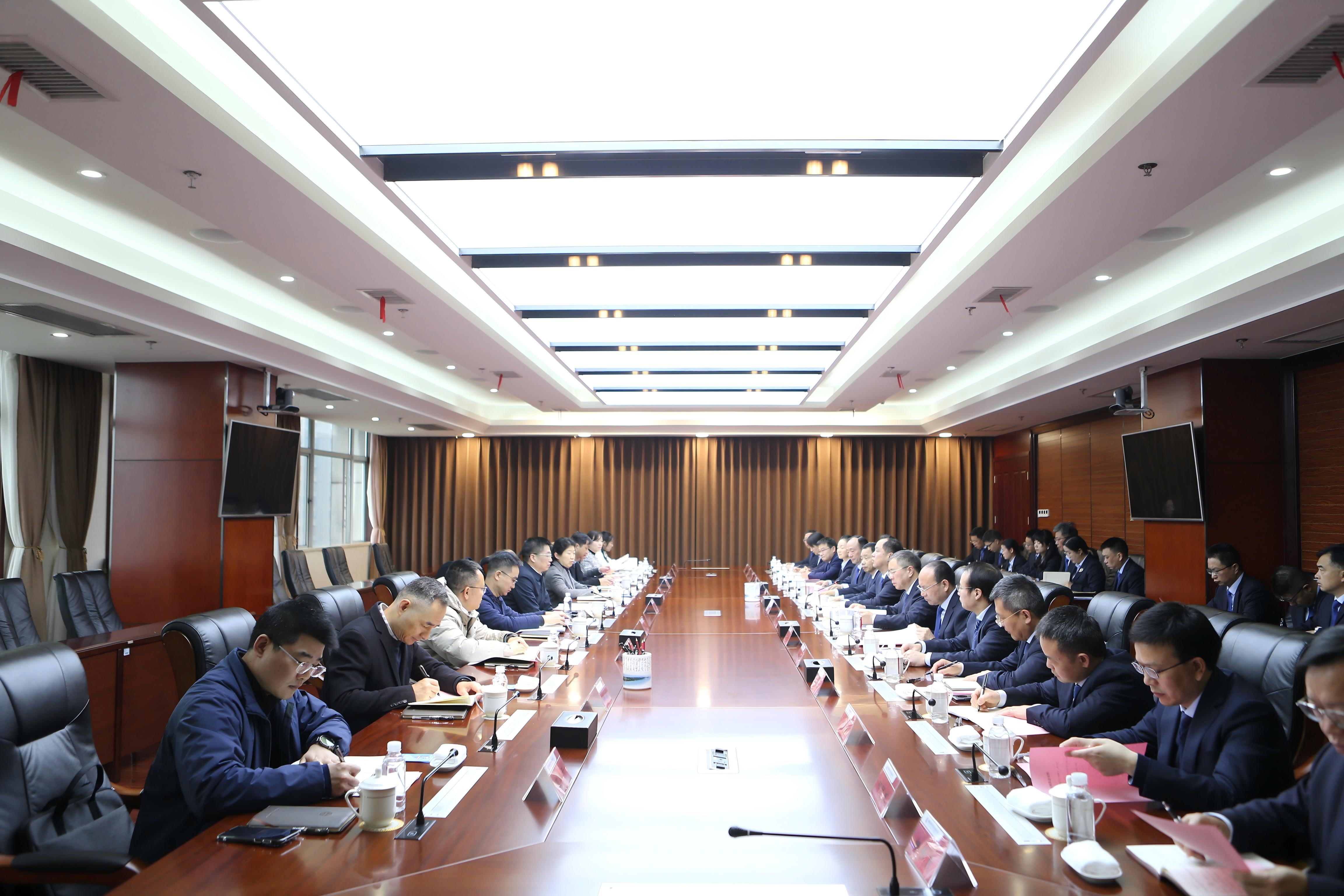 湖南金融監(jiān)管局黨委書(shū)記、局長(zhǎng)王吳慶到省農(nóng)信聯(lián)社調(diào)研