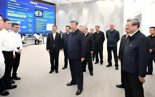 習(xí)近平在河北雄安新區(qū)考察